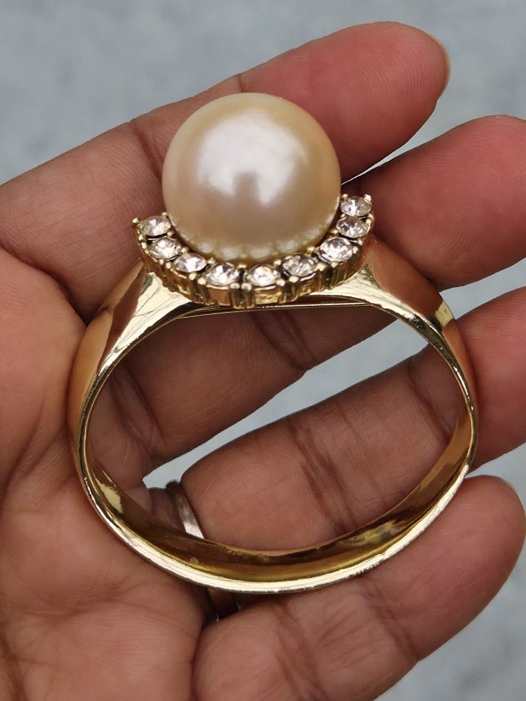 Vtg Ring Design Brooch Gold Tone Faux Pearl Rhinestone 'AJC' Marked