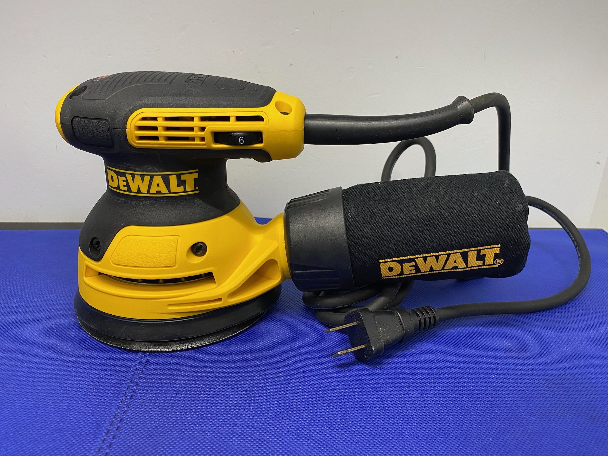 DEWALT DWE6423 3 Amp Corded 5" Variable Speed Orbital Sander