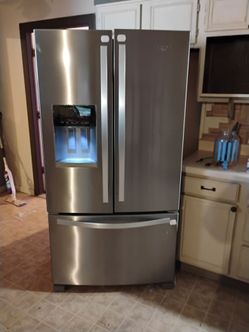 Whirlpool 25cubic sq ft French door style refrigerator with freezer on bottom