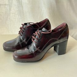 SZ 8 Burgundy Loafer Heels