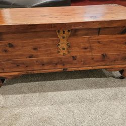Tennessee Aromatic Cedar Chest BEAUTIFUL