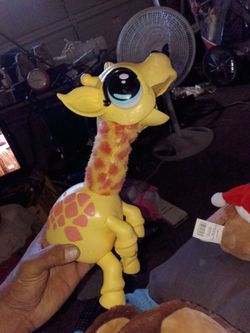 Interactive Giraffe Toy Figure
