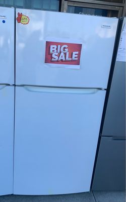 Frigidaire White Top-Freezer Refrigerator