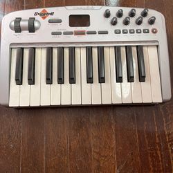 M-Audio Oxygen 8 v2 25-Key MIDI USB Keyboard Controller(NO POWER PLUG 🔌 )👈