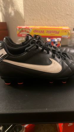 Nike soccer cleats size 9.5