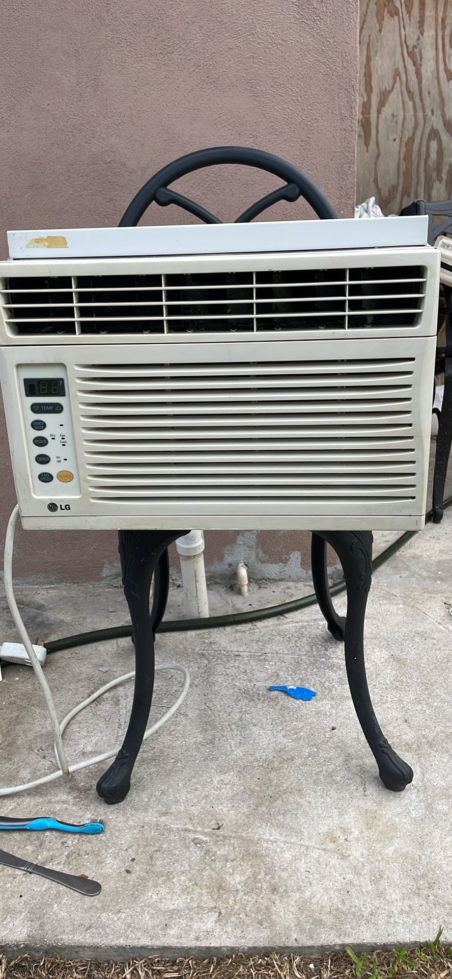 LG. Window AC 6500 BTU Works Like New