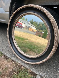 Round mirror