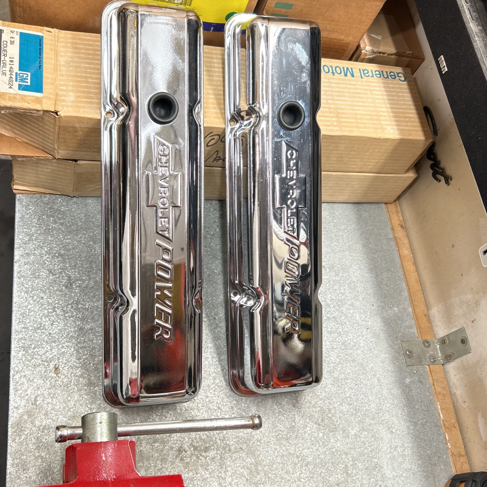 GM VALVE COVERS  # 1(contact info removed)