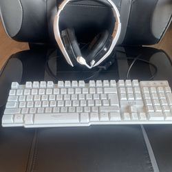 Gaming Headset and Keyboard 
