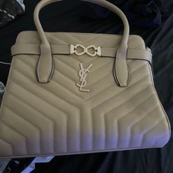 Almost Like New YSL purse ! (Yves Saint Laurent)