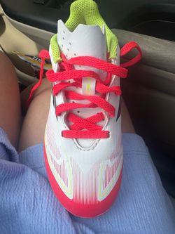 Children's soccer shoes