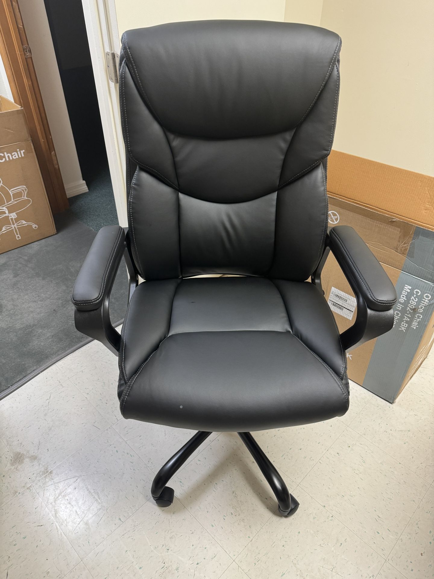 ! Brand new inbox (UNOPENED) executive office chair