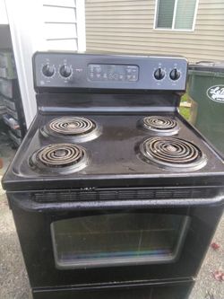 Black GE 30 in stove top