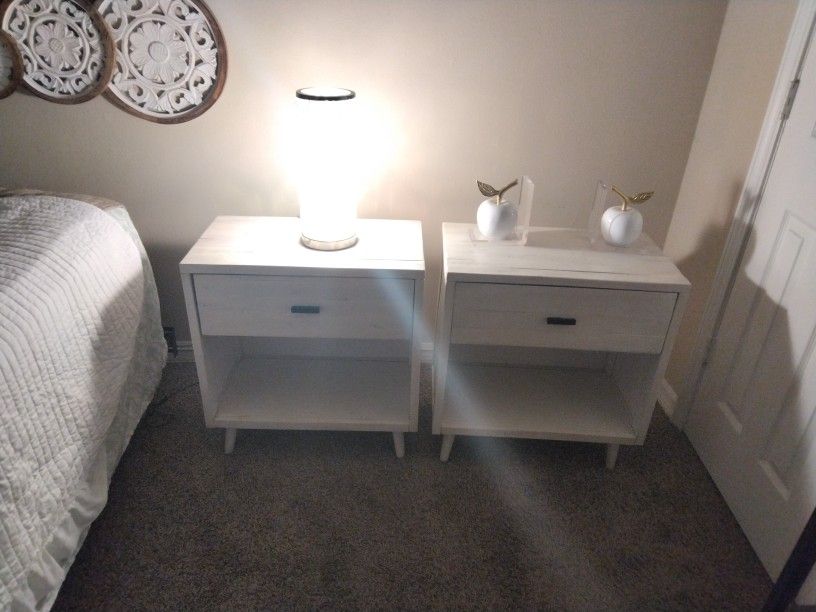 2 Night Stands