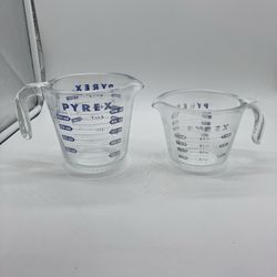 Vintage Pyrex glass measuring cups