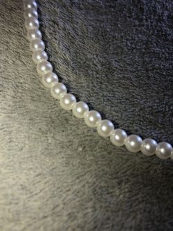 Small Pearl Necklace 