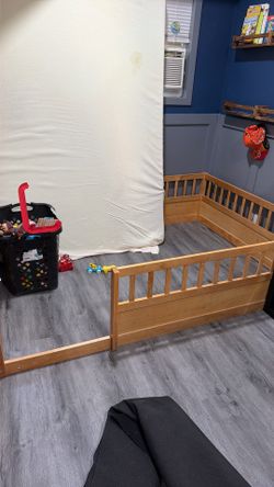Toddler bed frame