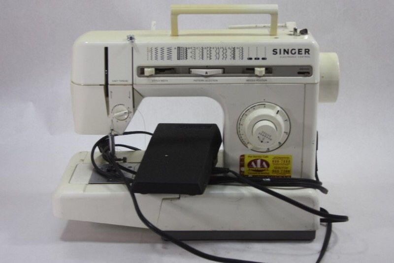 Singer 4832 C quilting and sewing machine