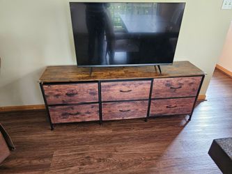 Vizio 43" 4K Smart TV + 6-Drawer TV Stand/Dresser Bundle