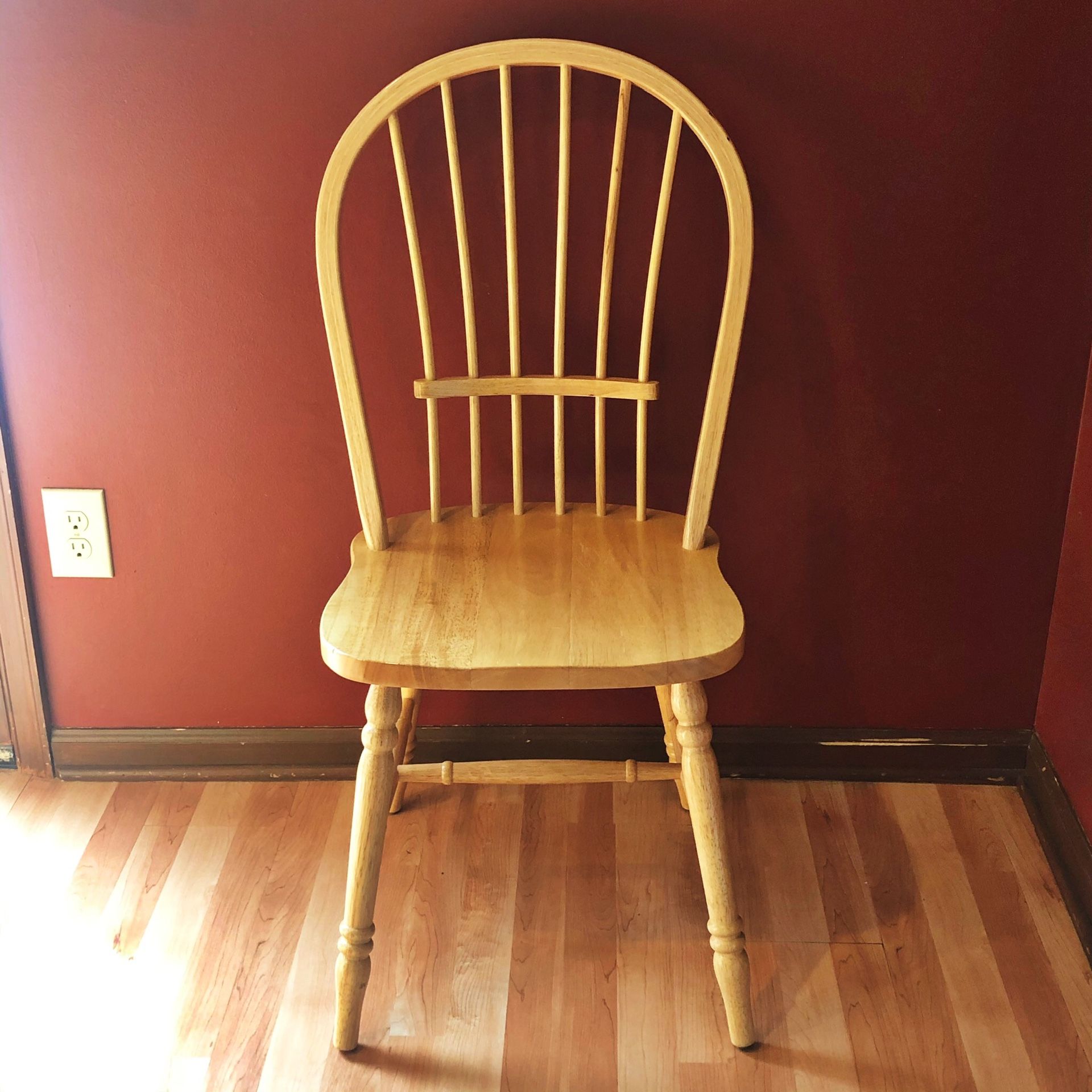 Solid Wood Windsor Dining Chair in Natural Finish