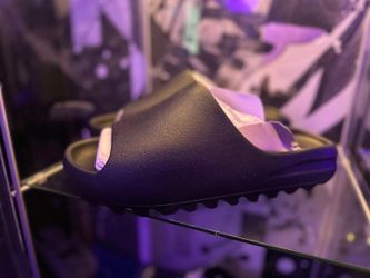 YZY Yeezy Slides “Black” YS-01 SIZE:10 NEVER WORN