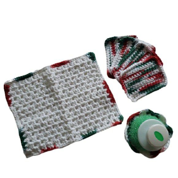 NWT Christmas KItchen Handmade Crocheted Dish Scrubber Set
