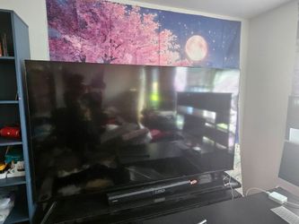 86" INSIGNIA TV
