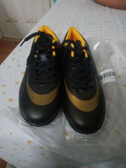 Soccer shoes