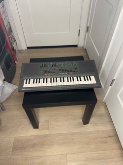 Yamaha  PSS 460. FM  Synthesizer  keyboard