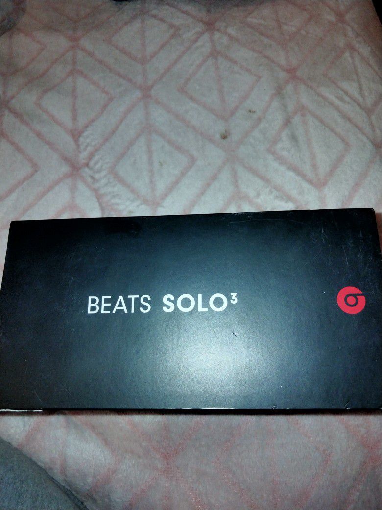 Never Used Beats Solo3 Wireless Bluetooth Headphones 