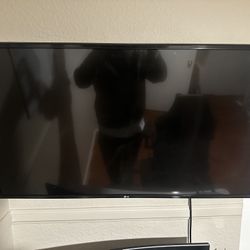 32 In LG UHD TV