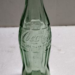 Antique 1930,s coke cola bottle no issues in very good condition made in Texas 