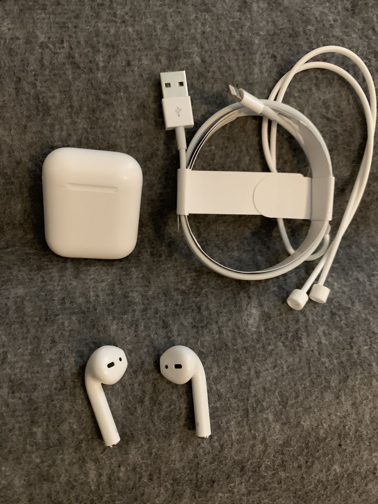 BLUETOOTH HEADPHONES (SIMILAR TO APPLE AIRPODS)