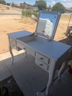 Kids wood vanity