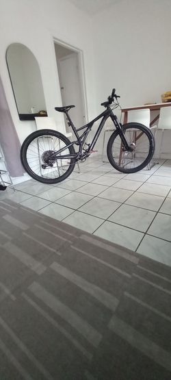 Specialized stumpjumper ⛰ $1350 firm. No trades