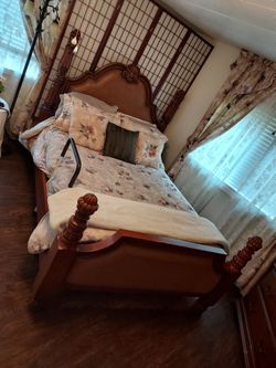 V nice Queen size wooden sleigh bed