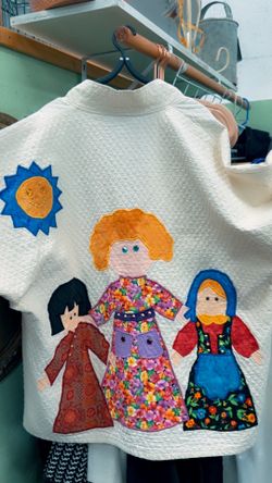Alfredo’s Wife children of the world cotton jacket size Large.