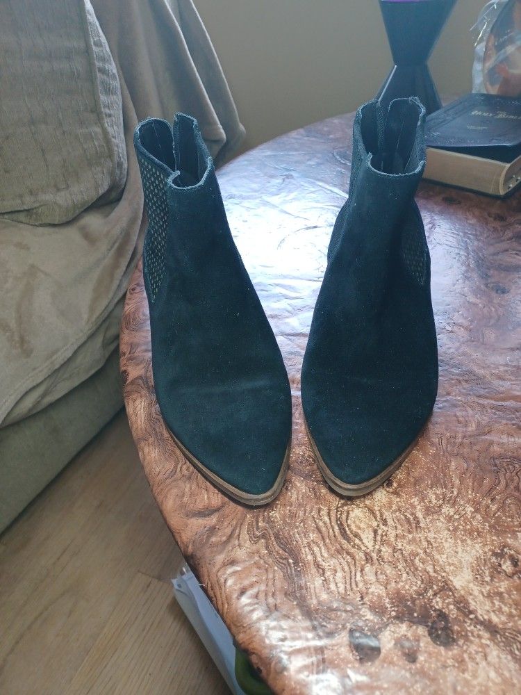 Sz 8 Black Women's Low Boots Like New Sipper Back 5.00