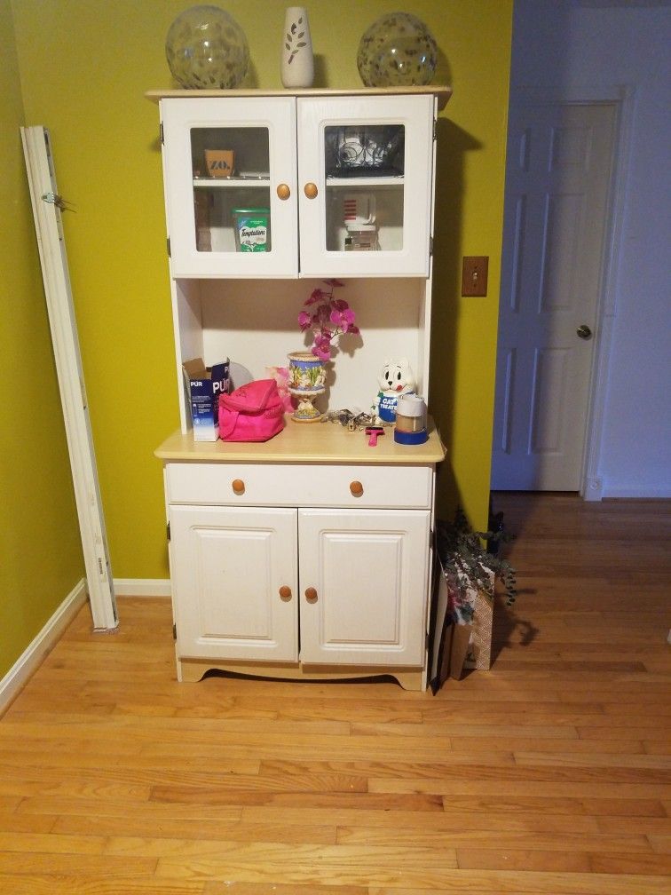 White Cabinet 