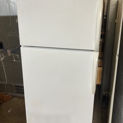 Magic Chef Refrigerator Top Freezer  White 