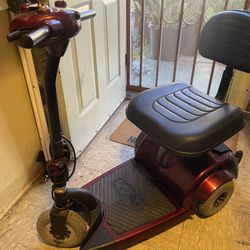 HMA  INVACARE MOBILITY ELECTRIC SCOOTER. needs New Battery. cash Only. No Trades. 