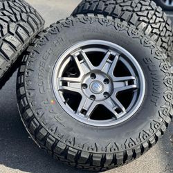 New Jeep Fuel 17” wheels 33” Summit RT tires 5 lug 5x127 Wrangler Gladiator