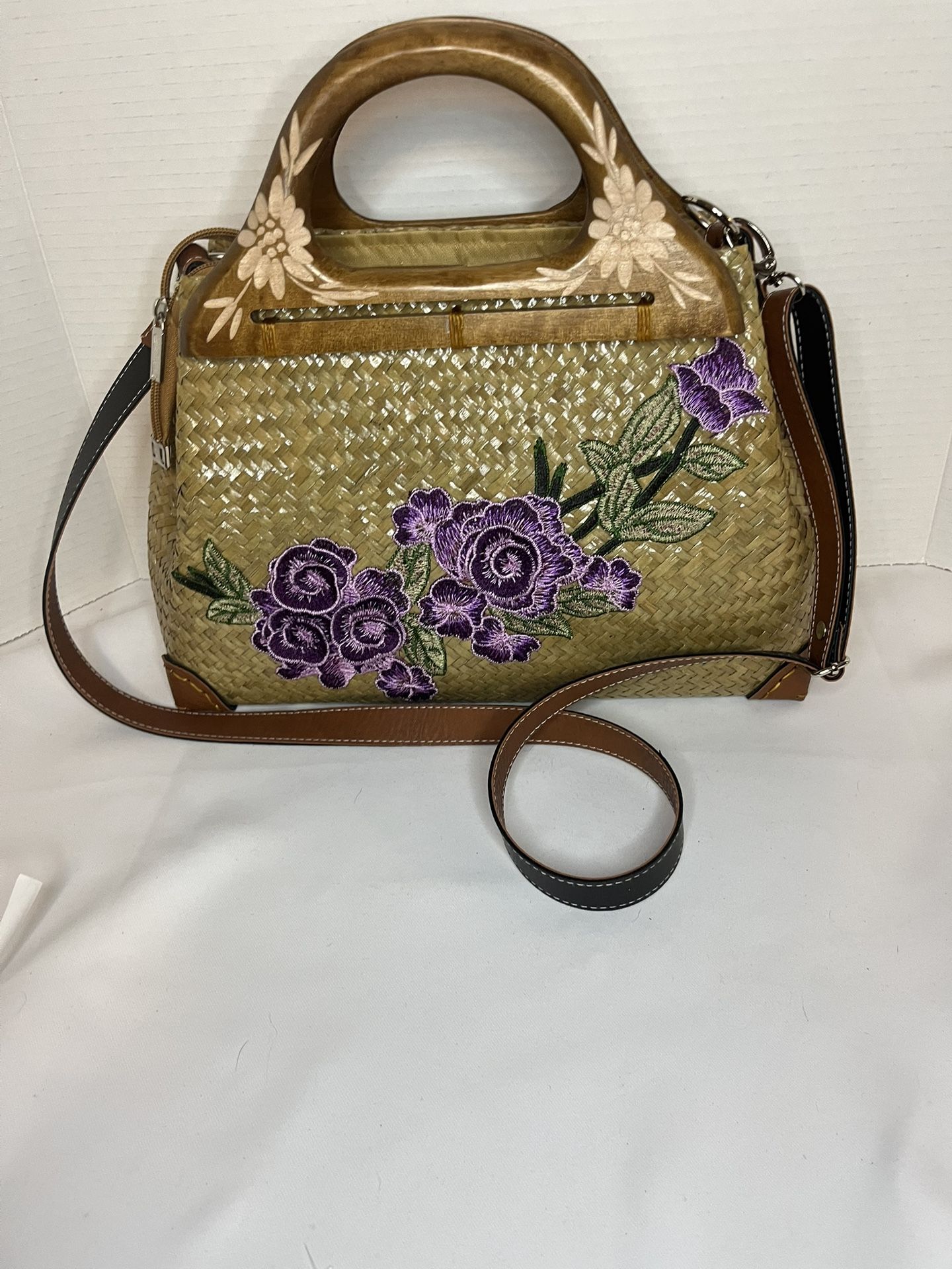 Beautiful Wicker Purse With Wooden Carved Handle, Embroidered Flowers,Zip Closes