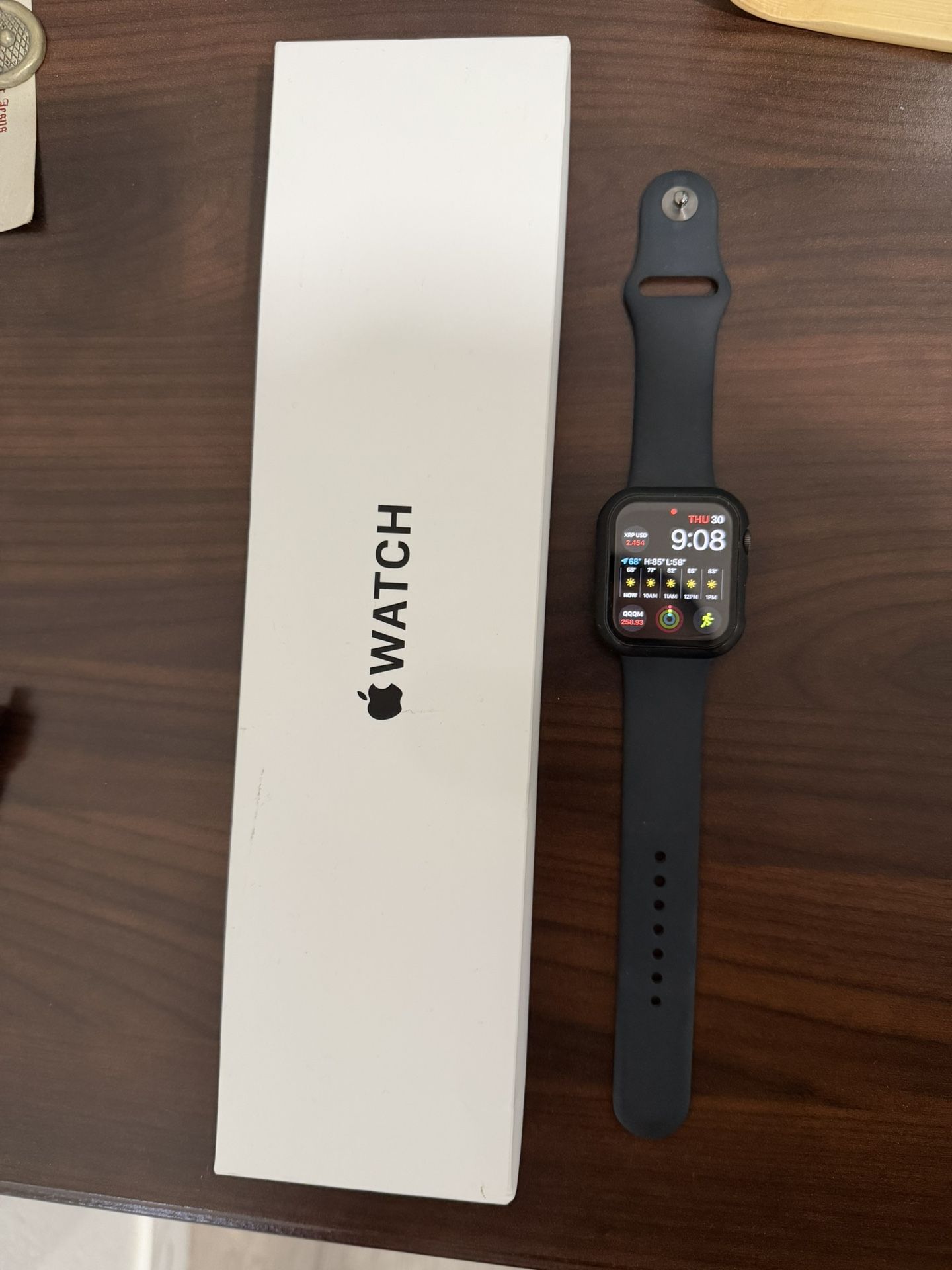 Apple Watch SE 44 mm Excellent Condition Complete