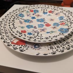 Anthropologie Isidre  floral Ceramic Plates 