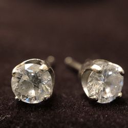 Diamond earrings/.52 carats/14K