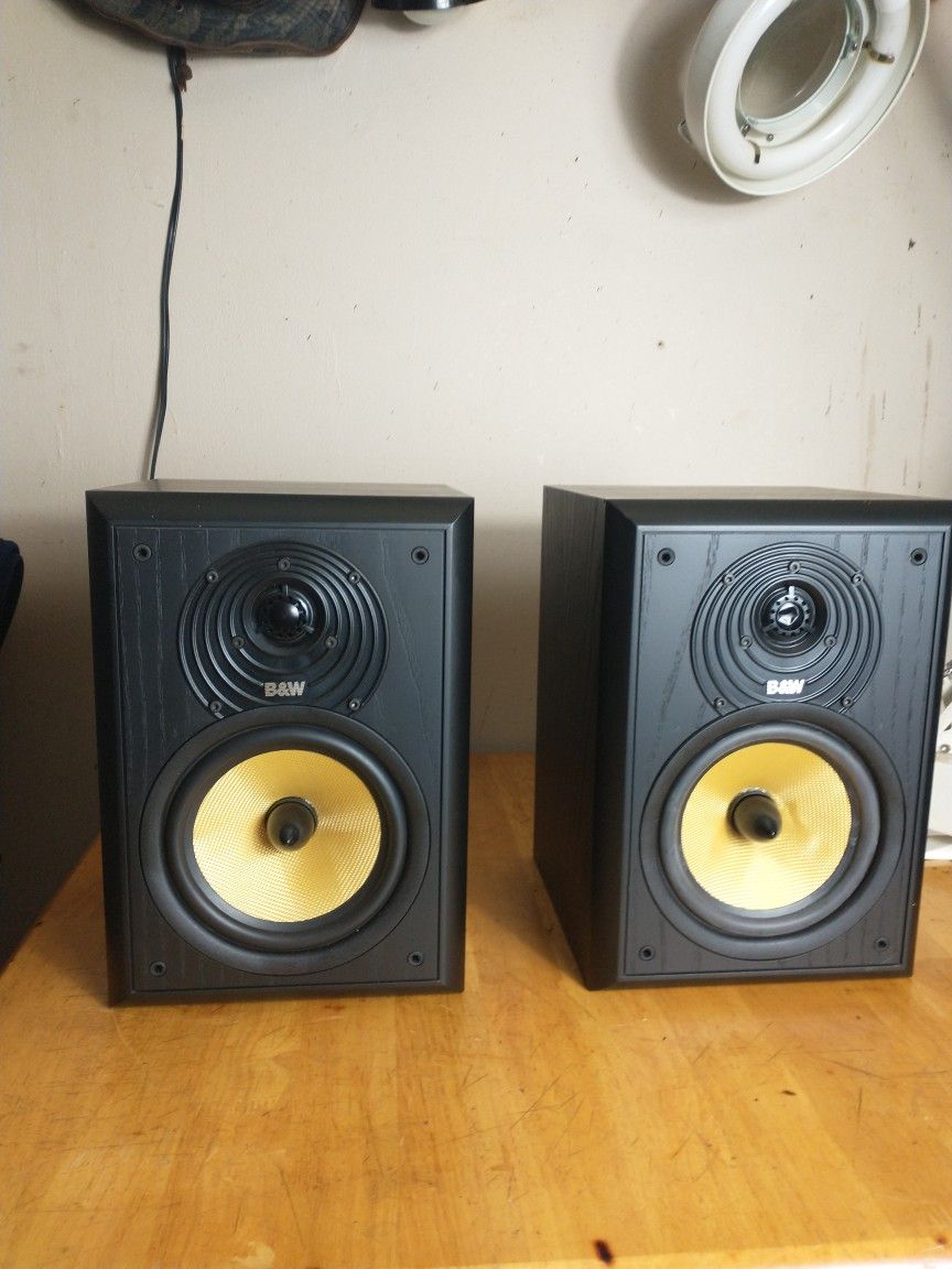 B & W CDM SE 2 Bookshelf Speaker's 