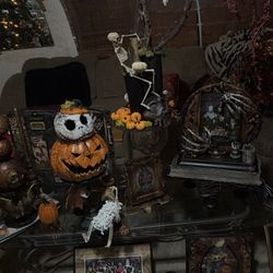 Garage And Barn Sale This Weekend The 6 And 7 Of December 9-5 Christmas Gifts And Decor For Everybody 