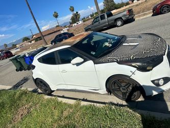 Hyundai Veloster White 3-Door Hatchback