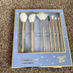 Holler and Glow Makeup Brush Set
